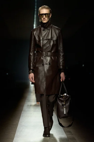 Look 30